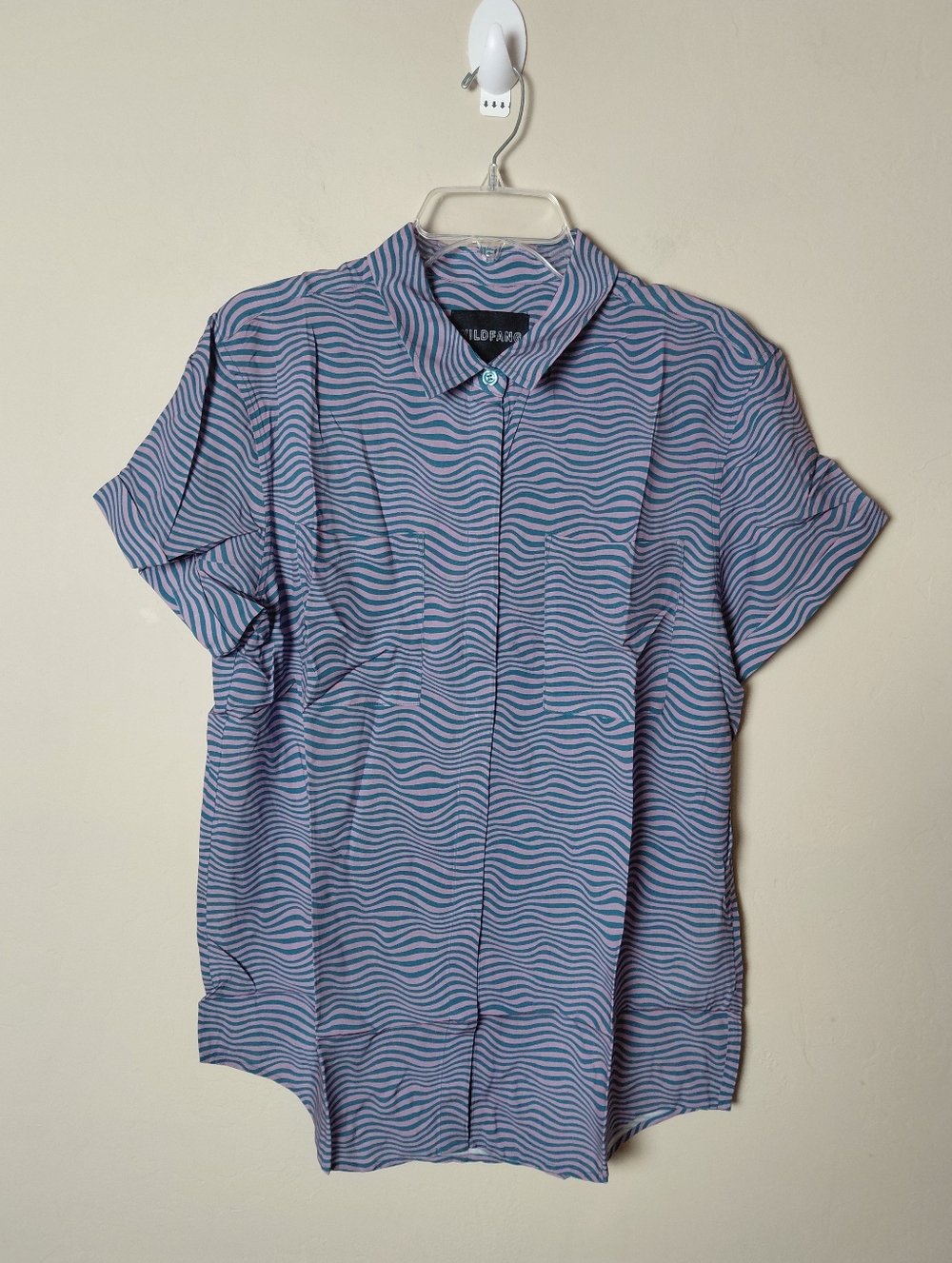 Wildfang The Empower Button Up Short Sleeve Blue Pink Waves NWT Sz Medium
